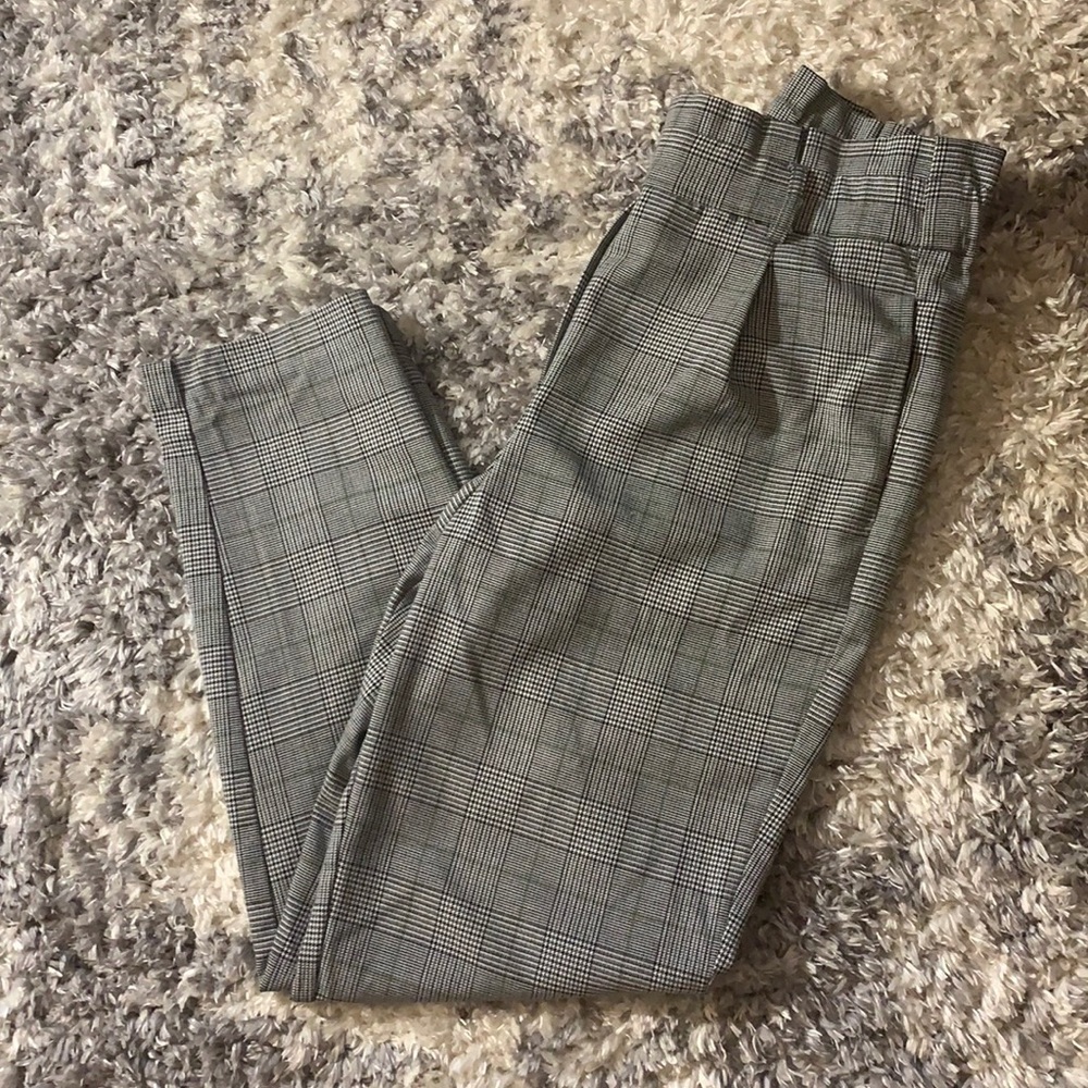 High rise plaid pant. Light grey and green.
